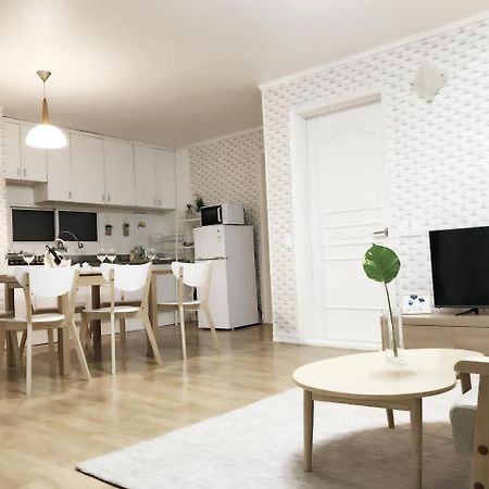 Hongdae Zoe Three Room House Сеул Экстерьер фото