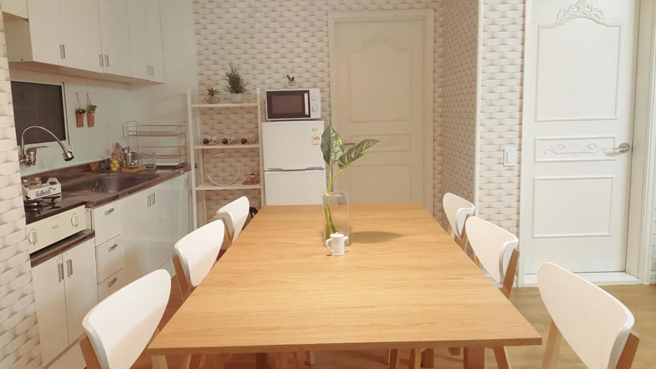 Hongdae Zoe Three Room House Сеул Экстерьер фото